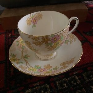 Beautiful vintage Wellington Bone China Tea cup and Saucer